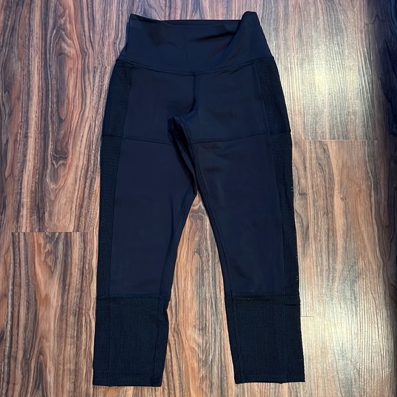 NWOT Alo Yoga Off The Grid Capri Legging - Picture 6 of 16